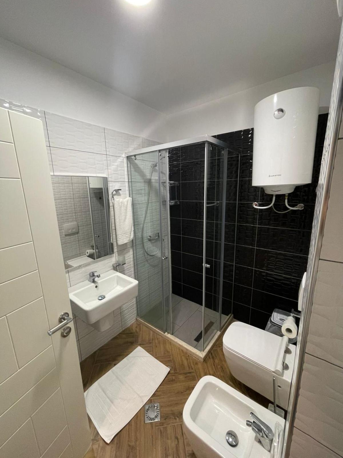 Shengjini -twin Towers- Hotell 4*